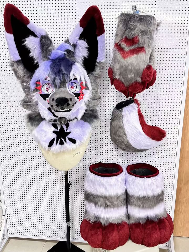 Crimson Frost, fursuit